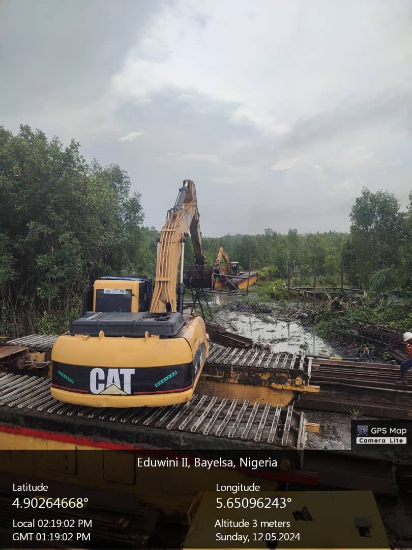 GAS PIPELINE LEAK REPAIR BY SECTIONAL REPLACEMENT USING COFFERDAM ON THE 10