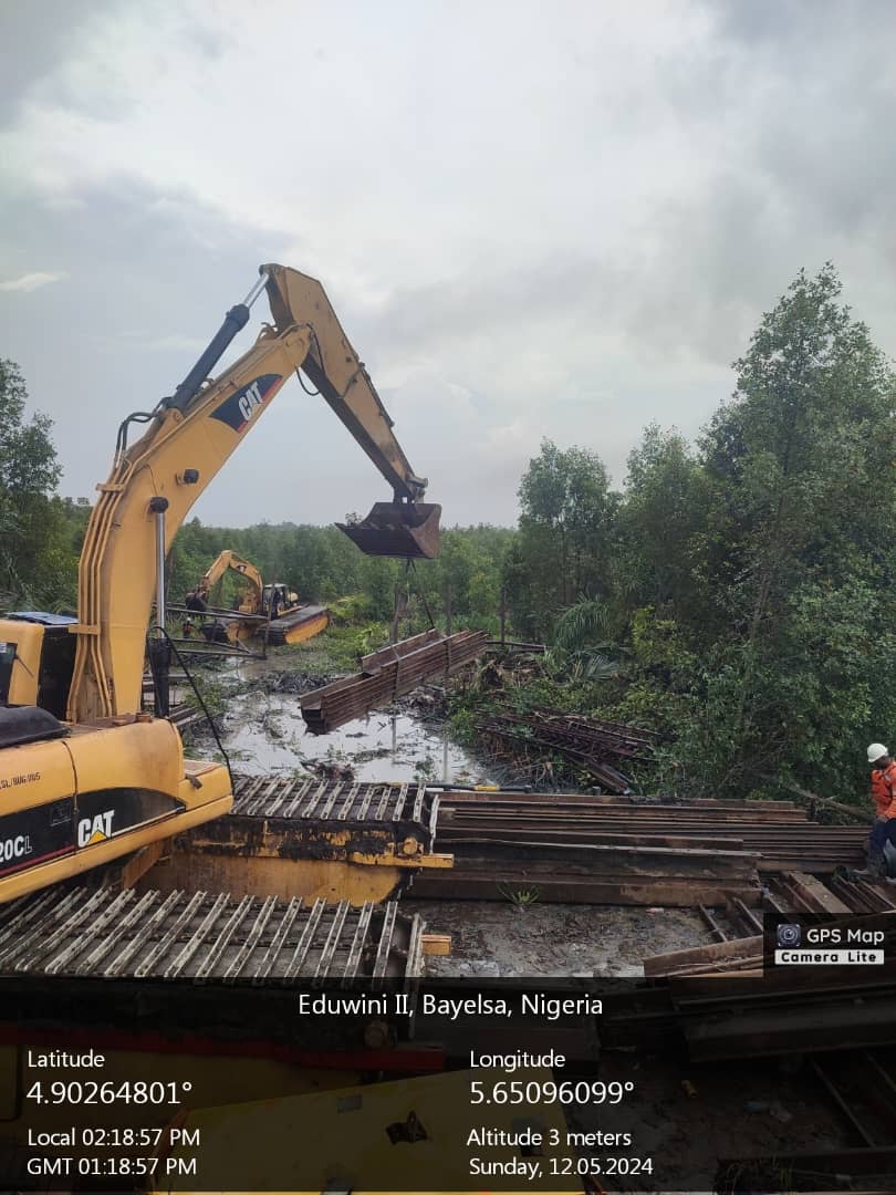 GAS PIPELINE LEAK REPAIR BY SECTIONAL REPLACEMENT USING COFFERDAM ON THE 10