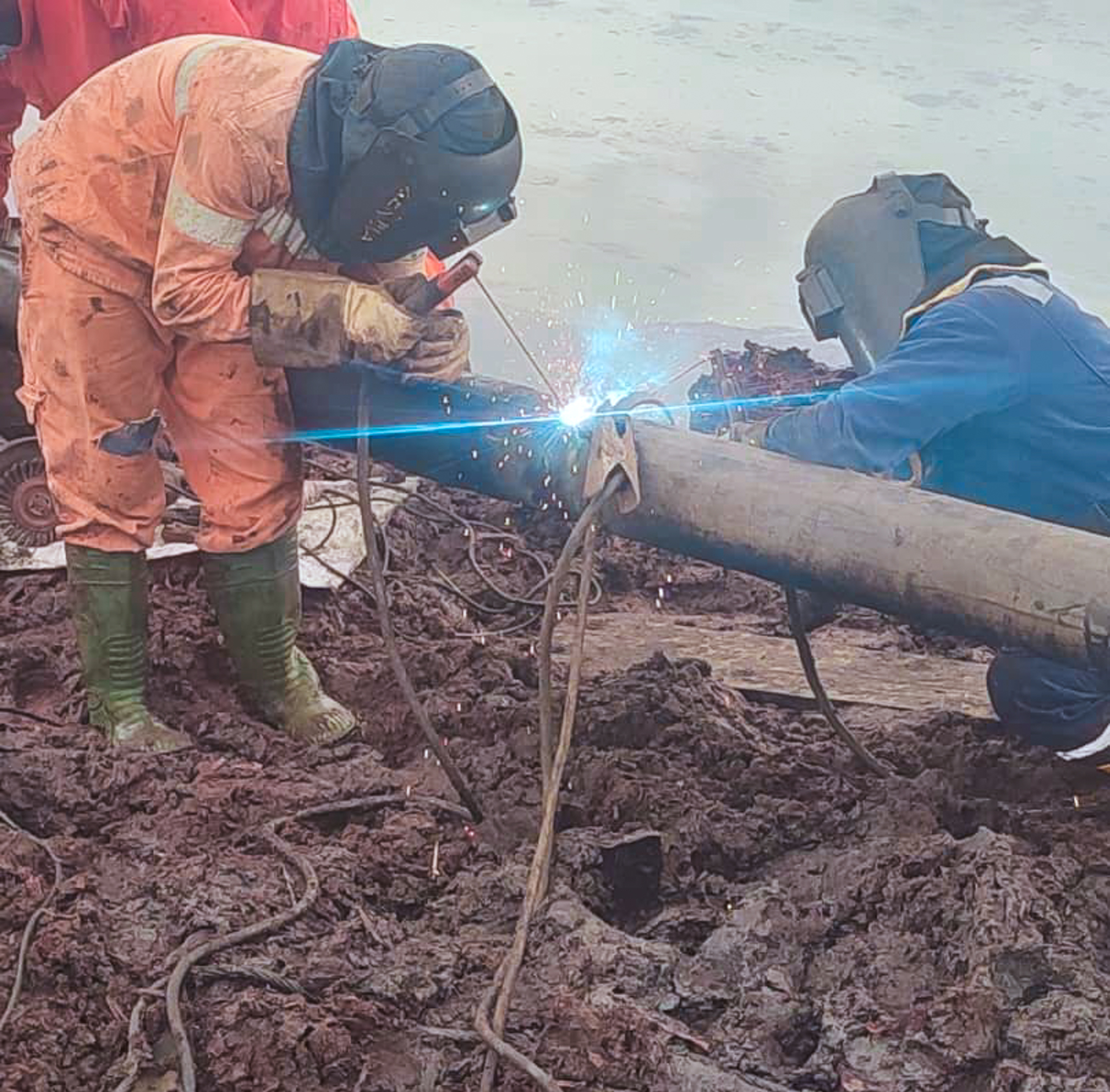 In-service welding repair of illegal connection by installation of split-tee on the 28